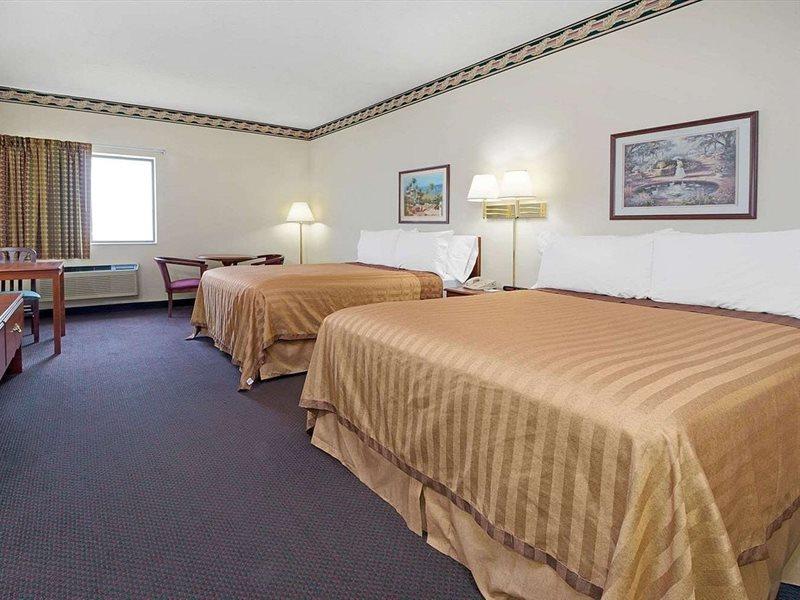 Travelodge By Wyndham St. Louis Berkeley Zewnętrze zdjęcie