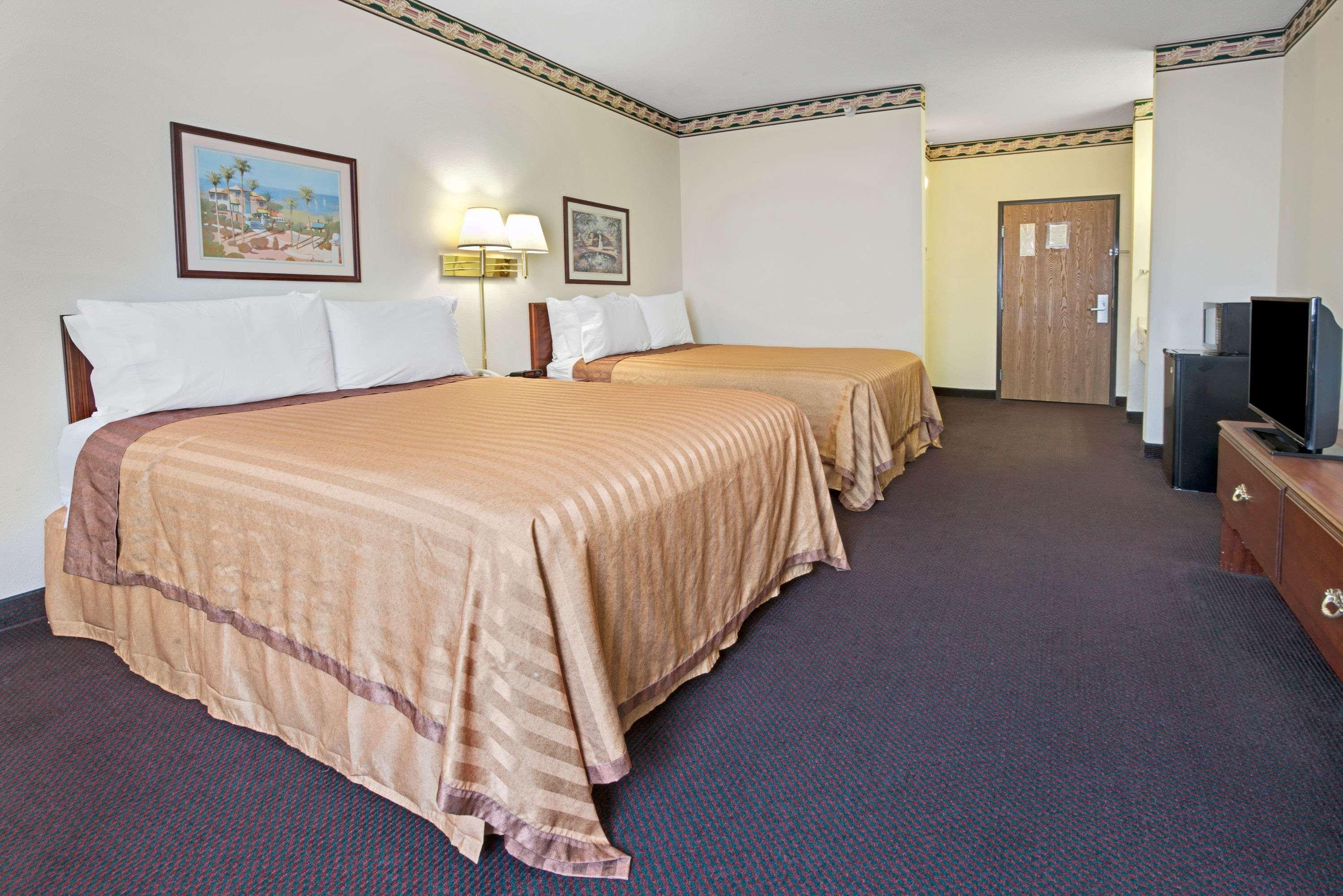 Travelodge By Wyndham St. Louis Berkeley Zewnętrze zdjęcie