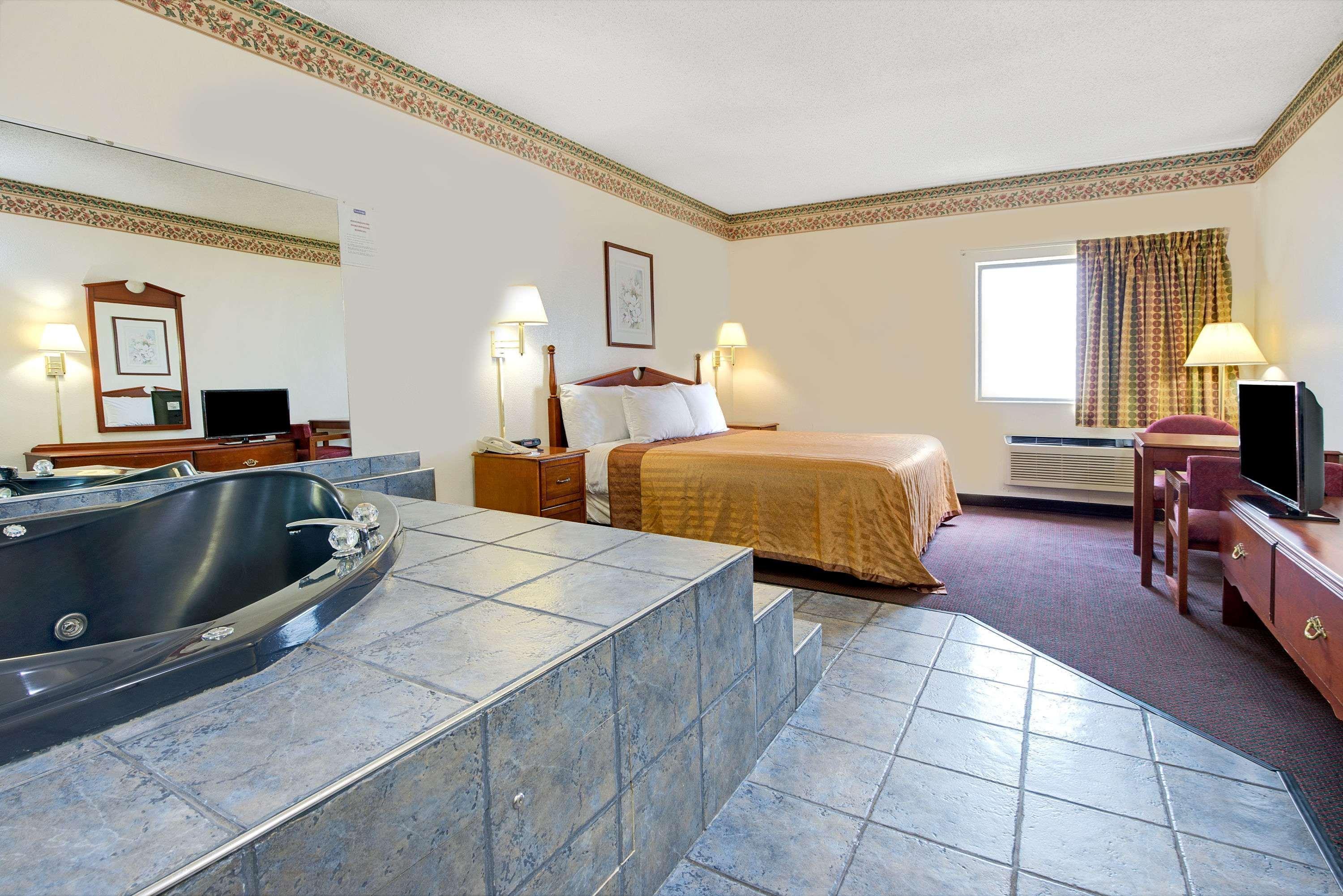 Travelodge By Wyndham St. Louis Berkeley Zewnętrze zdjęcie