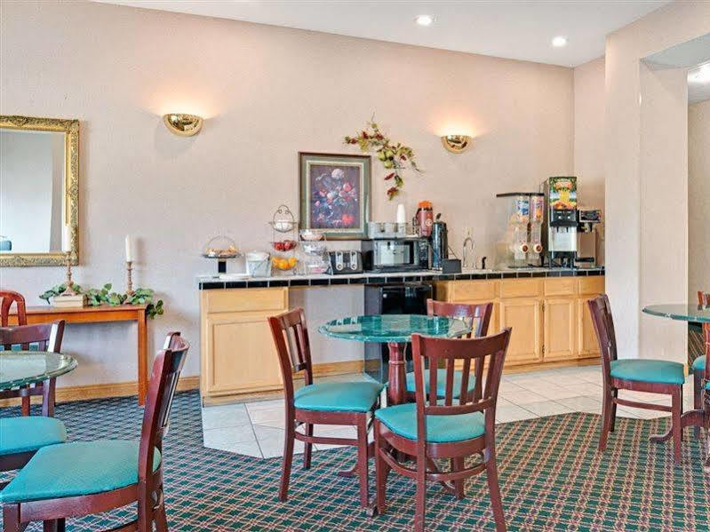 Travelodge By Wyndham St. Louis Berkeley Zewnętrze zdjęcie