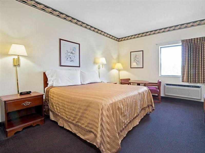 Travelodge By Wyndham St. Louis Berkeley Zewnętrze zdjęcie