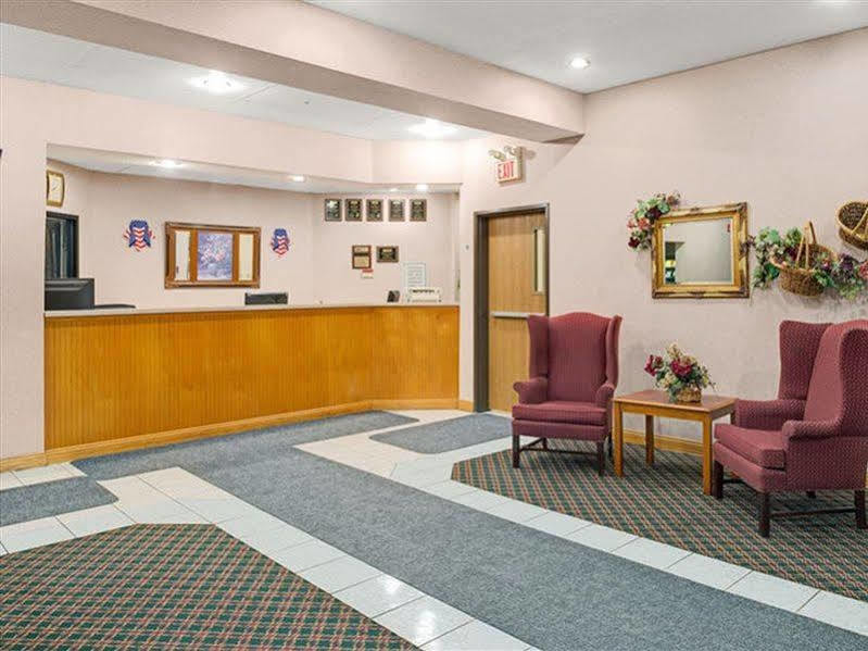 Travelodge By Wyndham St. Louis Berkeley Zewnętrze zdjęcie